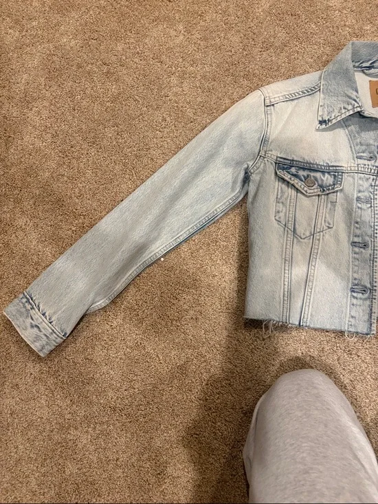 GAP Light Wash Cropped Jean Jacket - Pale Blue - Picture 5 of 6